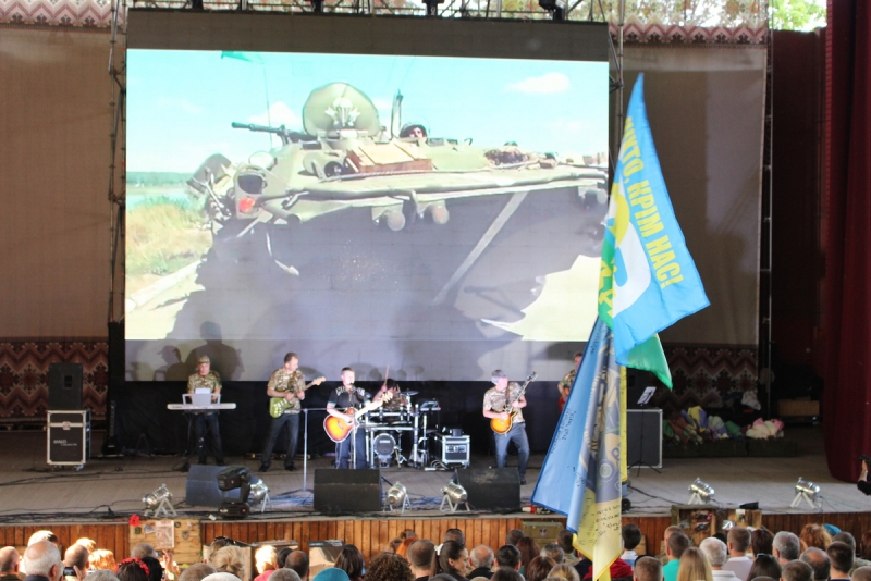 У місті Дніпро пройшов перший в Україні фестиваль пісень, народжених в АТО (5).jpg