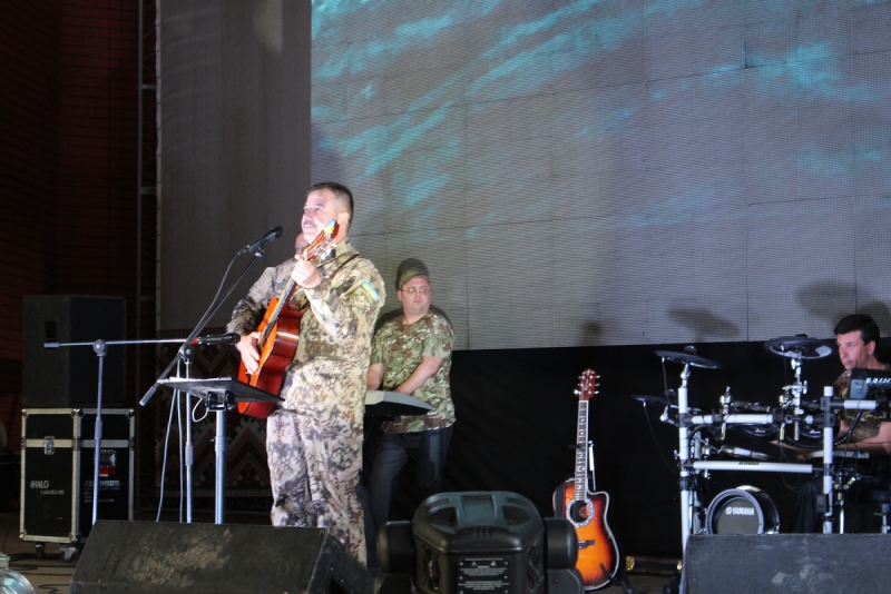 У місті Дніпро пройшов перший в Україні фестиваль пісень, народжених в АТО (8).jpg